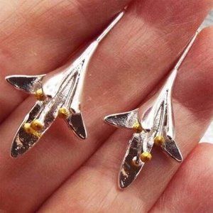 LOVELY DROOPING HANGING WYSTERIA LILY OF THE VALLEY SILVERY LEAVES EARRINGS 30